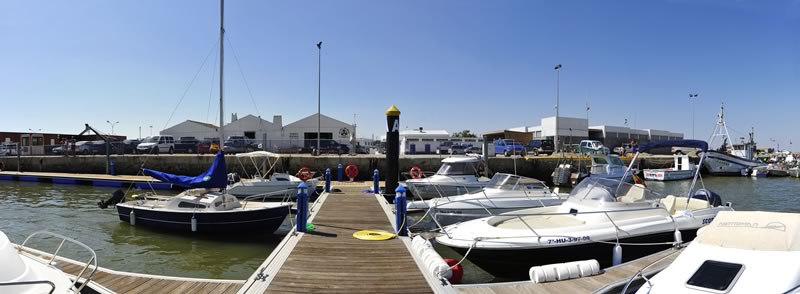 Los puertos andaluces de gestión autonómica reciben nueve banderas azules que premian la calidad de sus instalaciones